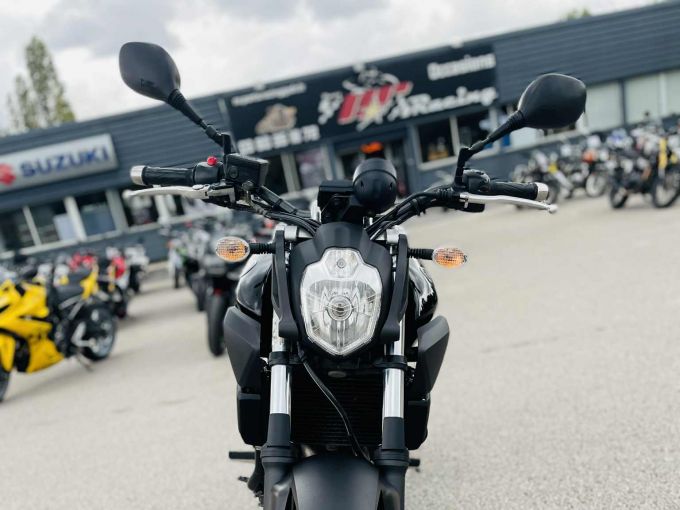 YAMAHA MT-03 4