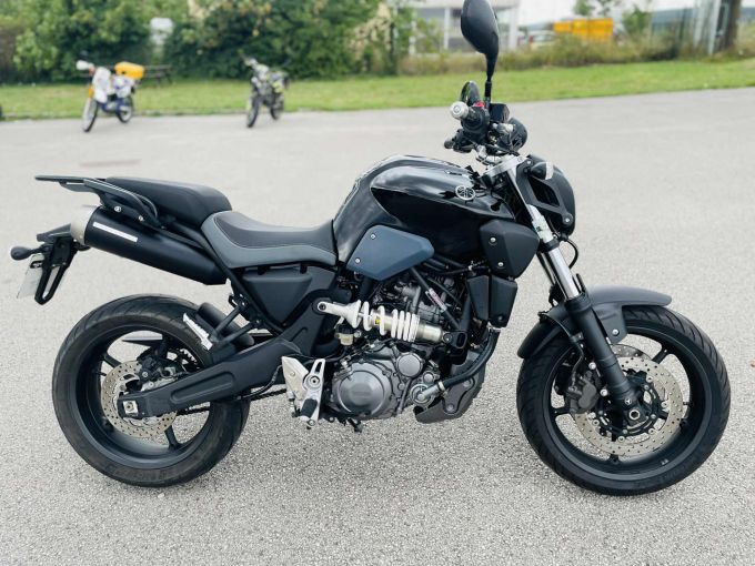 YAMAHA MT-03 4