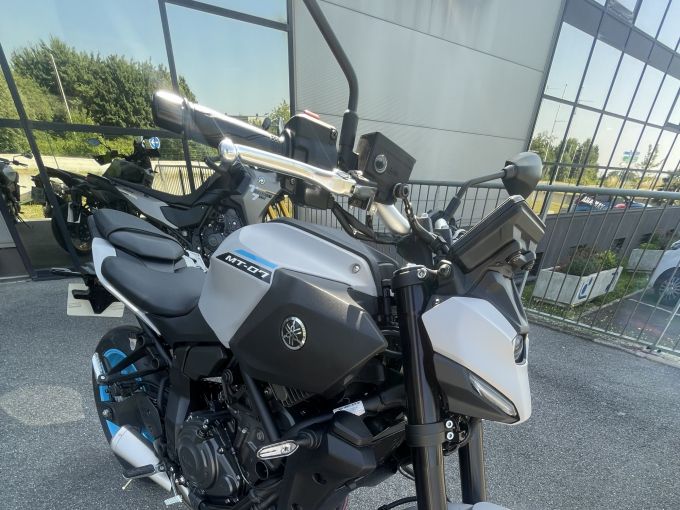YAMAHA MT-07 (47.5CV) 4