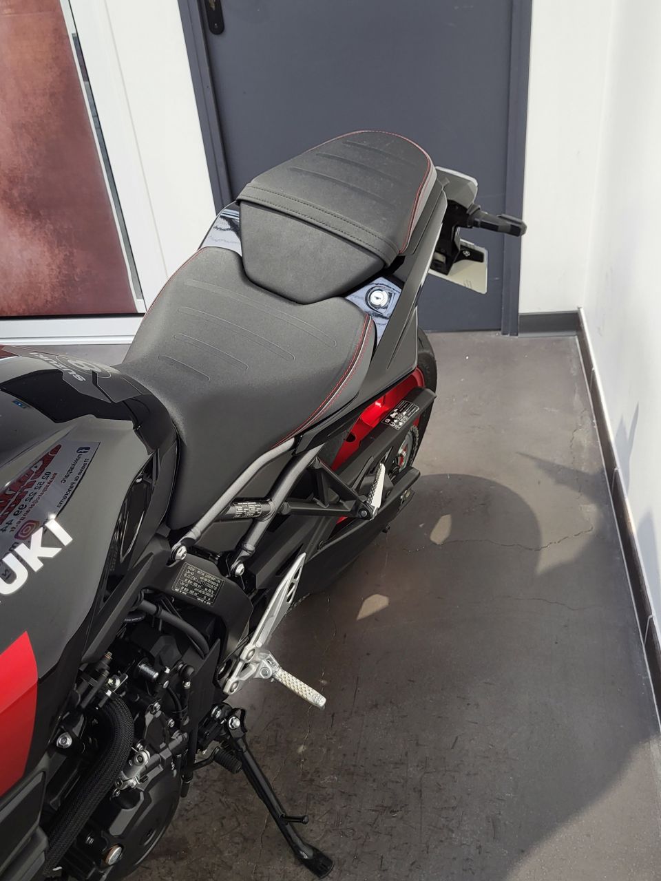 SUZUKI GSX 8 TT 4