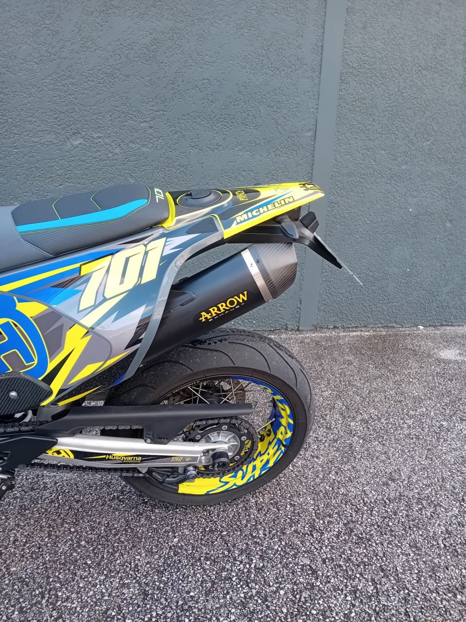 HUSQVARNA 701 SUPERMOTO 4