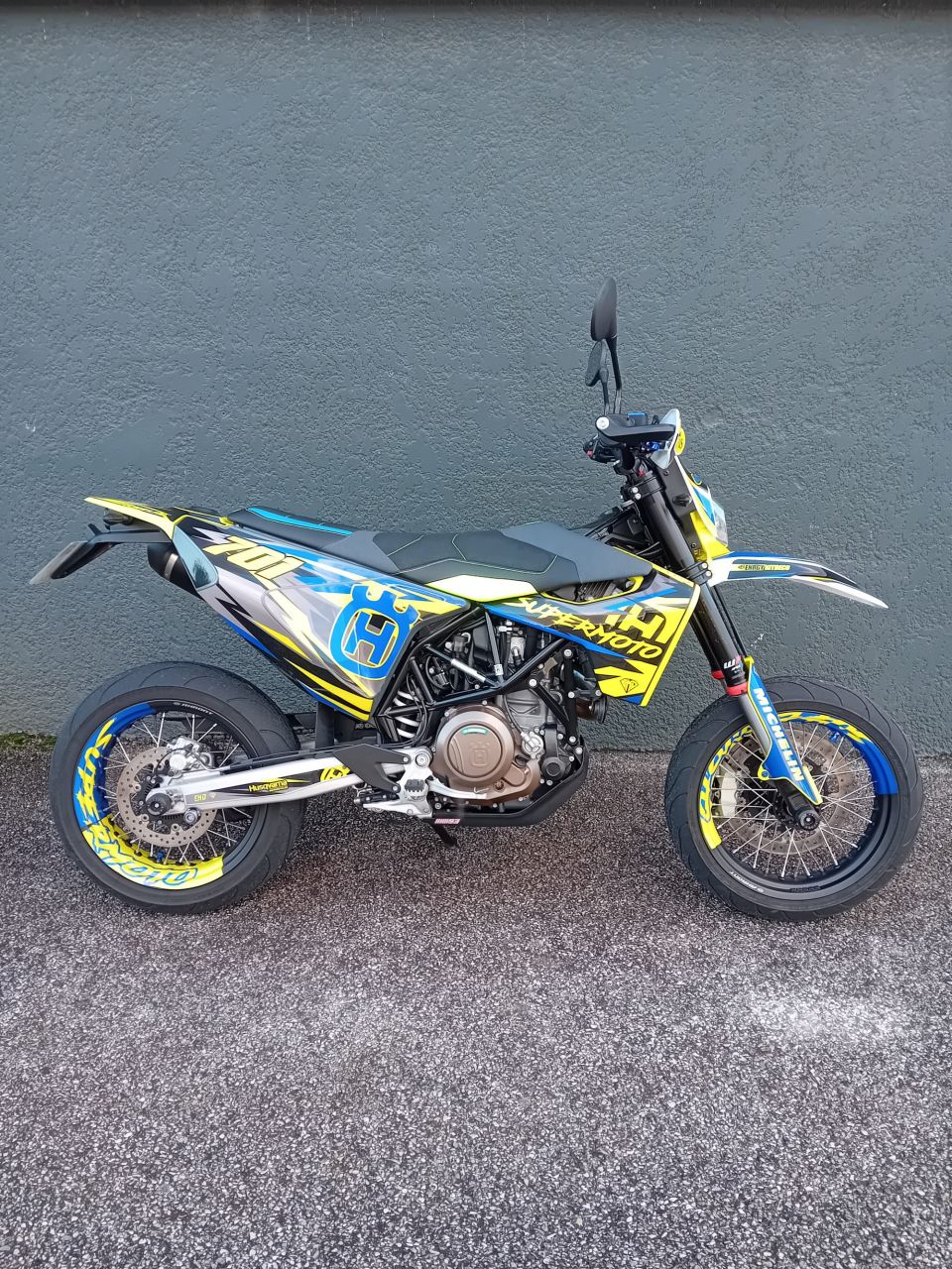 HUSQVARNA 701 SUPERMOTO 4