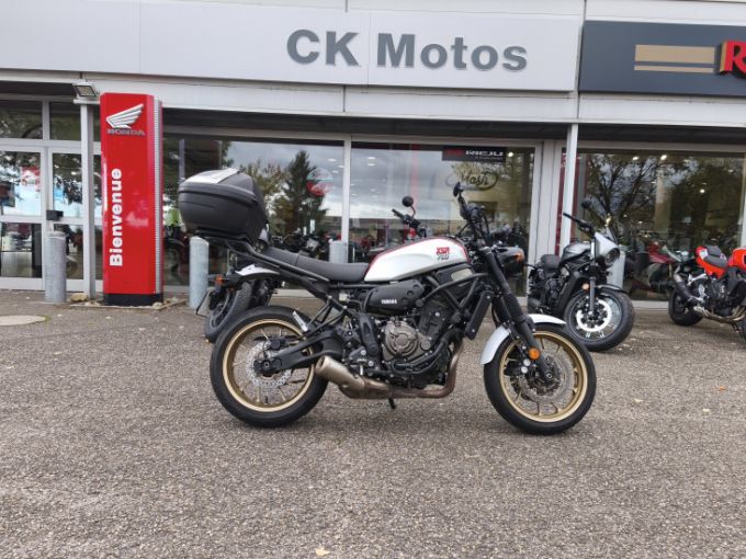 YAMAHA XSR 700 XTRIBUTE 4
