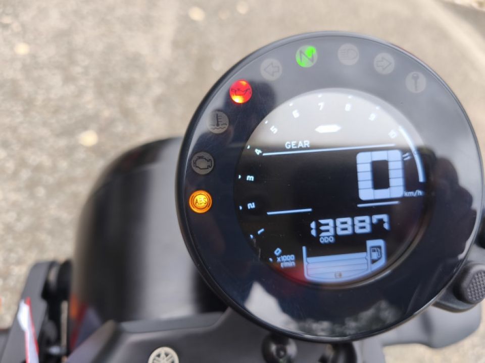 YAMAHA XSR 700 XTRIBUTE 4