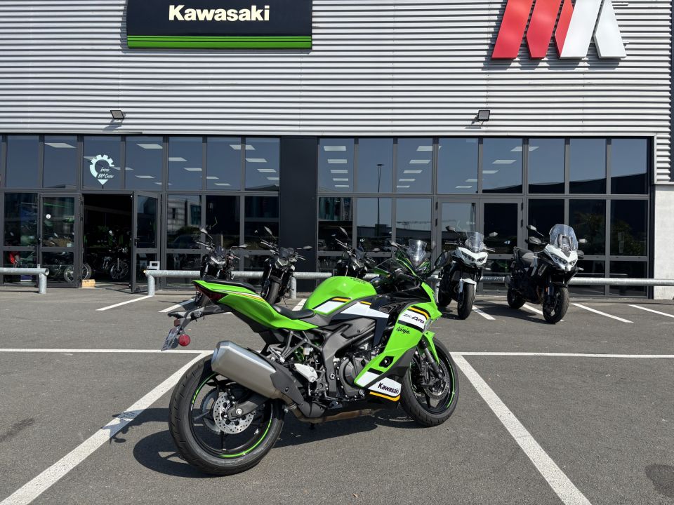 KAWASAKI Ninja ZX-4RR 4