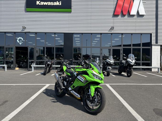 KAWASAKI Ninja ZX-4RR 4