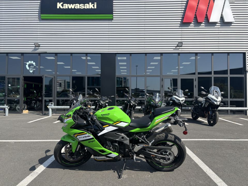 KAWASAKI Ninja ZX-4RR 4