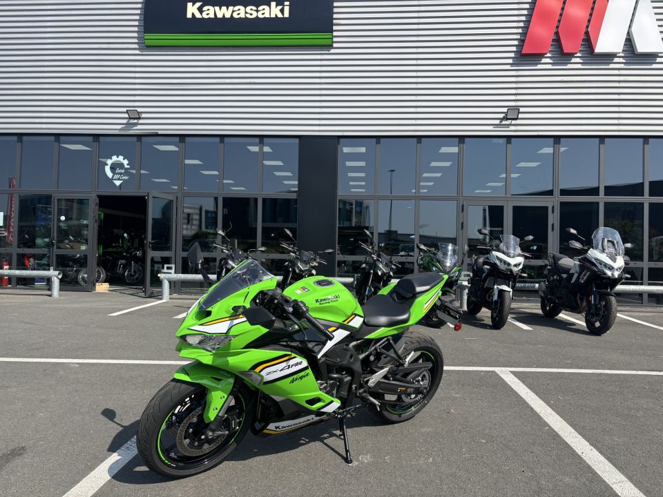 KAWASAKI Ninja ZX-4RR 4
