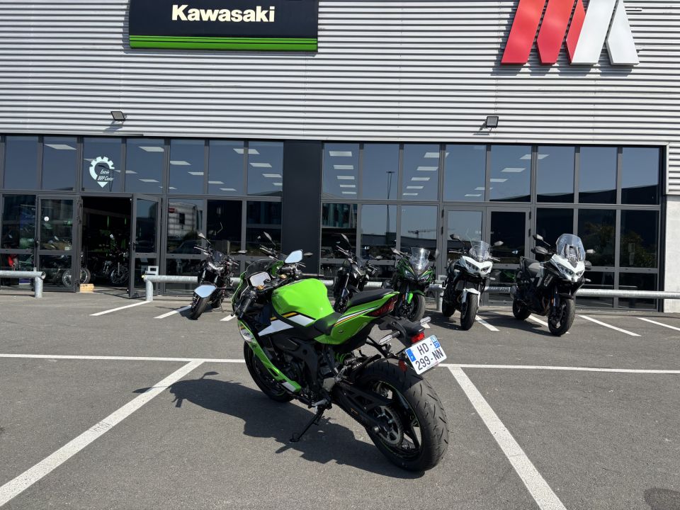 KAWASAKI Ninja ZX-4RR 4