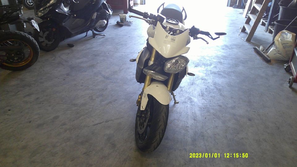 TRIUMPH STREET TRIPLE 675 4