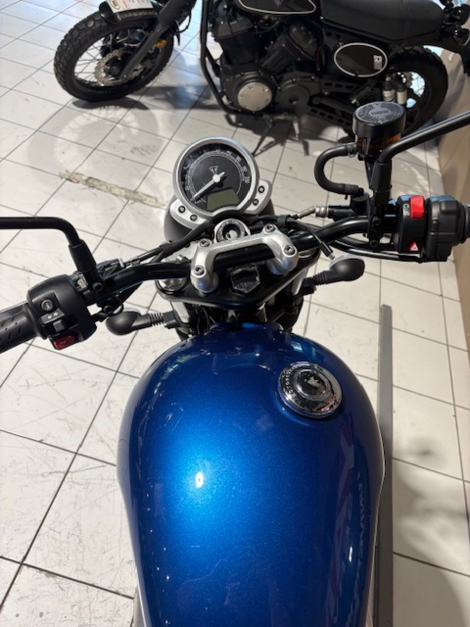 TRIUMPH STREET TWIN  900 4