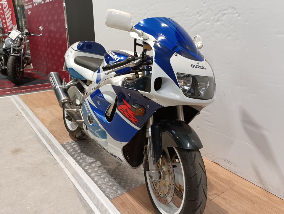 SUZUKI GSX-R 750 4