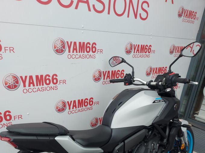 YAMAHA MT-07 Y-AMT 4
