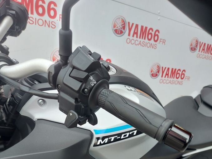 YAMAHA MT-07 Y-AMT 4
