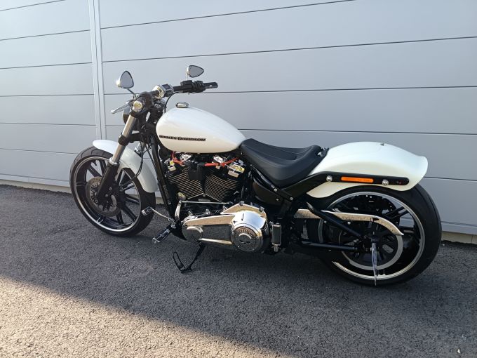 HARLEY-DAVIDSON SOFTAIL BREAKOUT 1868 4