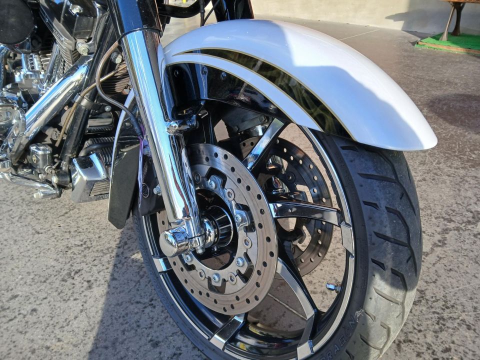 HARLEY-DAVIDSON TOURING ROAD GLIDE 1800 CVO 4