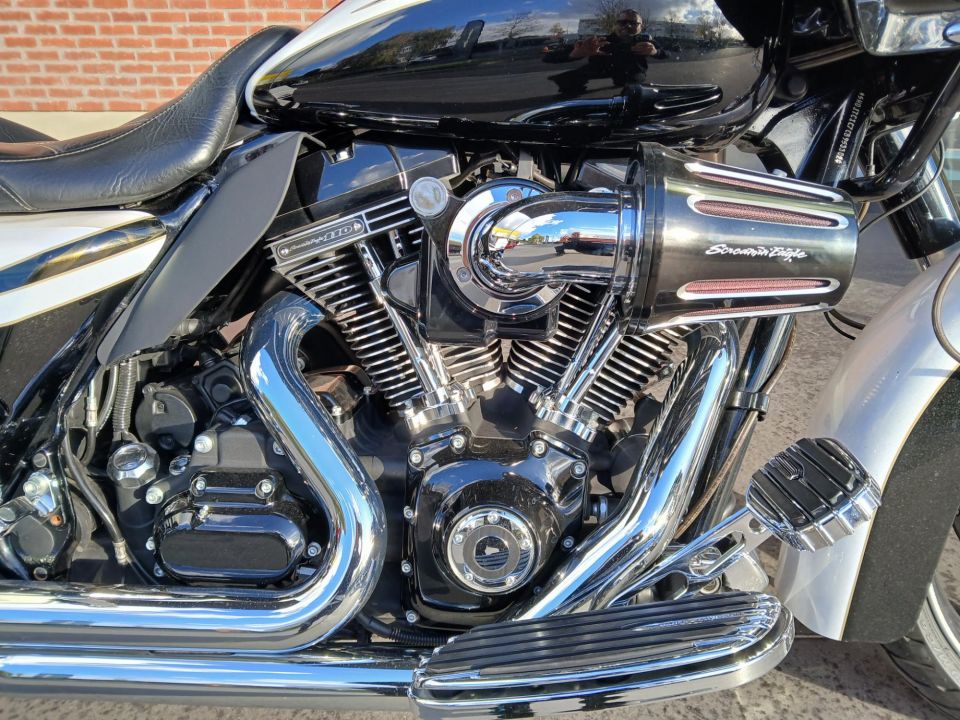 HARLEY-DAVIDSON TOURING ROAD GLIDE 1800 CVO 4