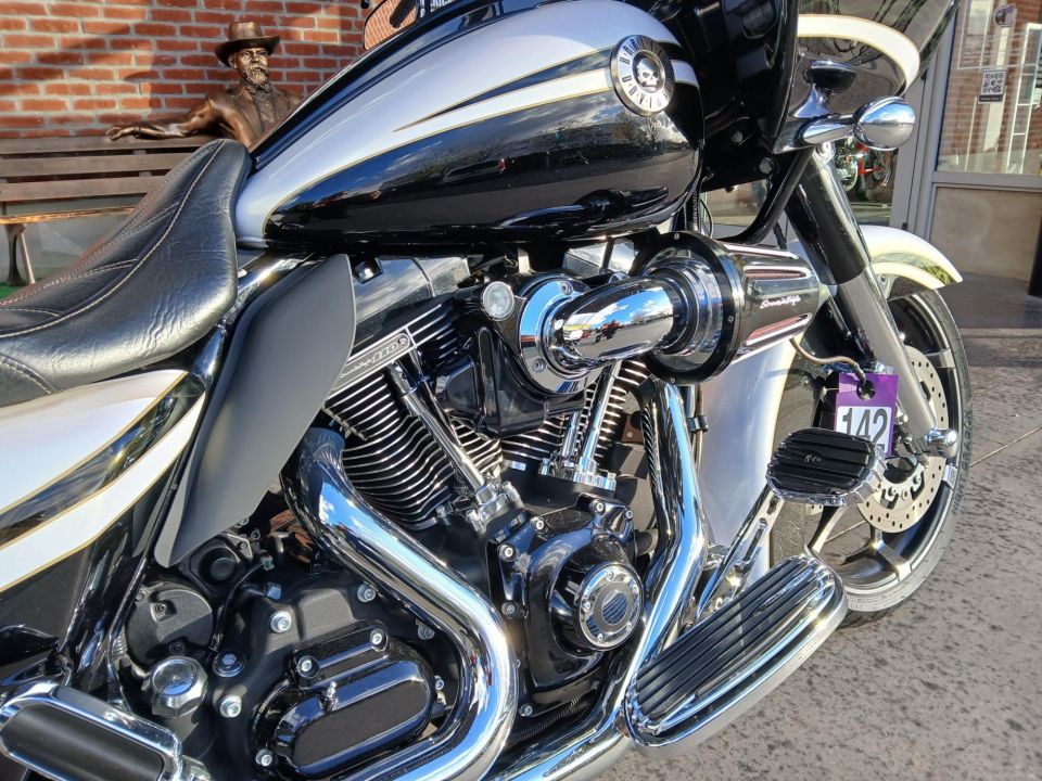 HARLEY-DAVIDSON TOURING ROAD GLIDE 1800 CVO 4