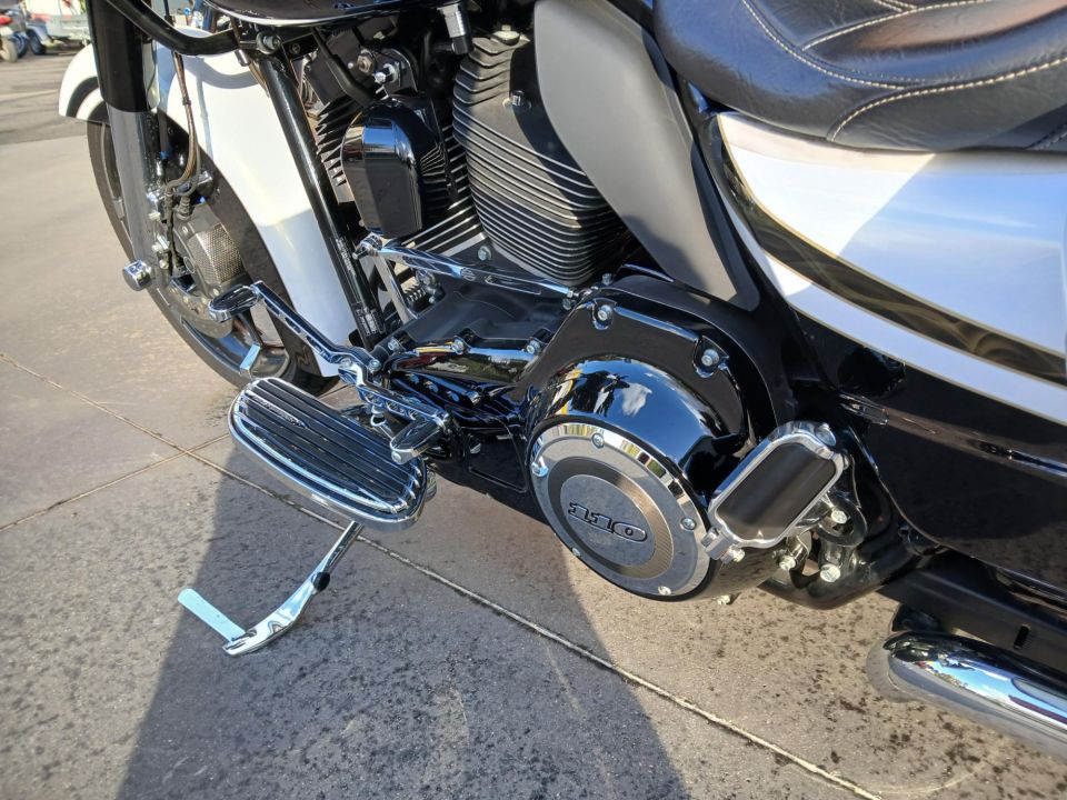 HARLEY-DAVIDSON TOURING ROAD GLIDE 1800 CVO 4