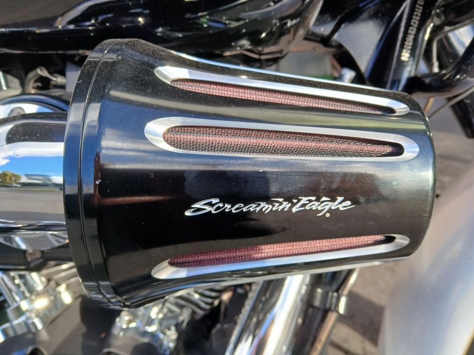 HARLEY-DAVIDSON TOURING ROAD GLIDE 1800 CVO 4