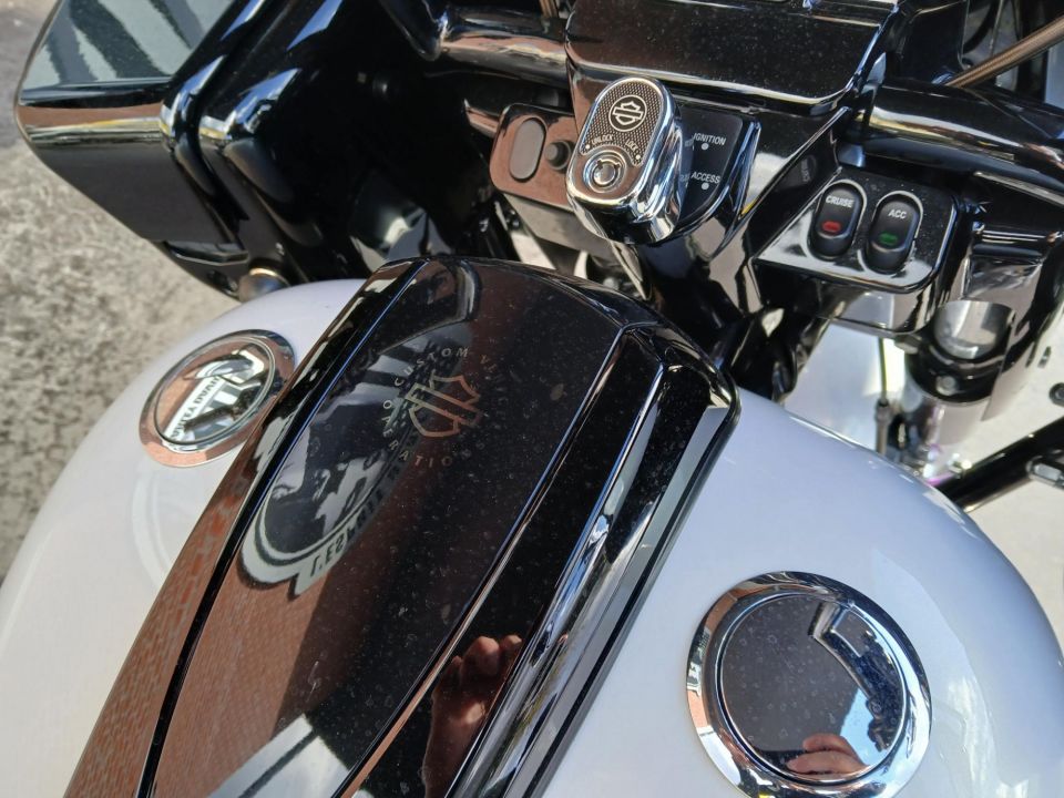 HARLEY-DAVIDSON TOURING ROAD GLIDE 1800 CVO 4