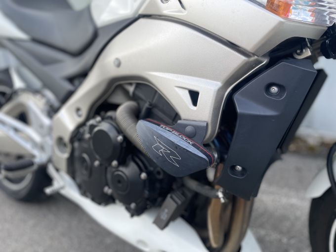 SUZUKI GSR 600 4