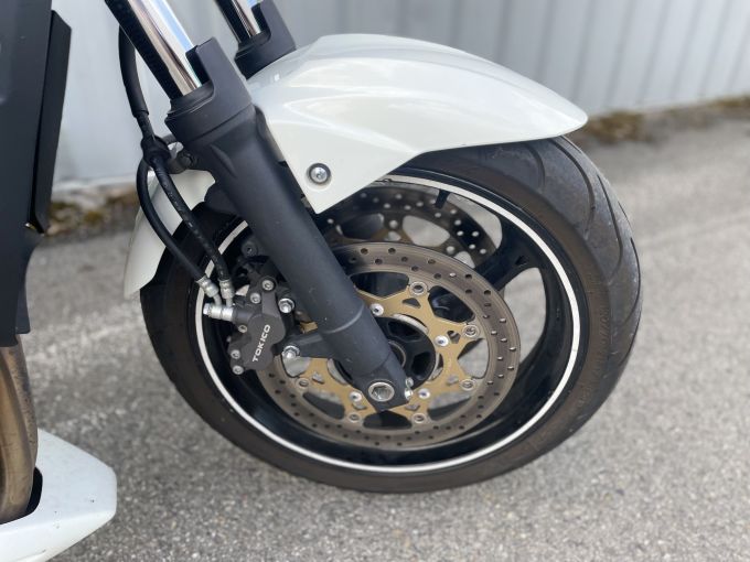 SUZUKI GSR 600 4