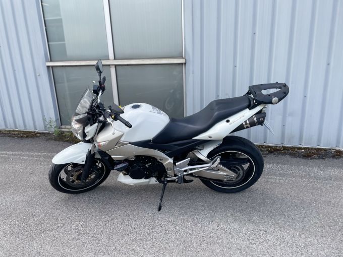 SUZUKI GSR 600 4