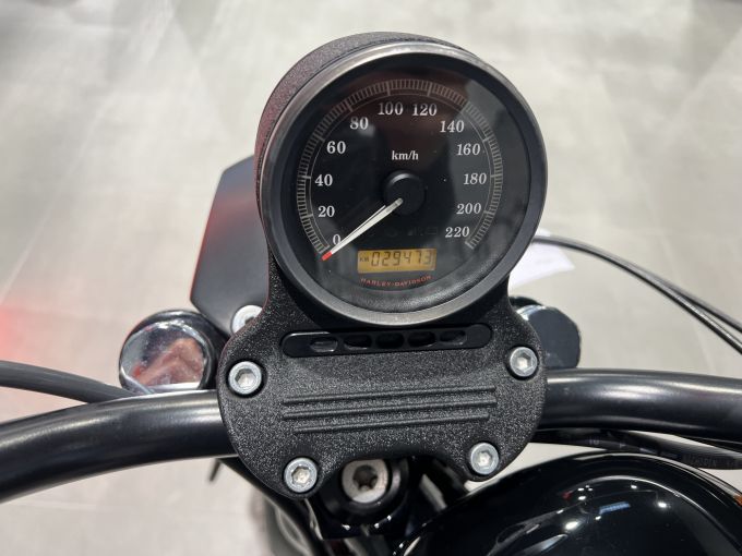 HARLEY-DAVIDSON SPORTSTER 883 R 4
