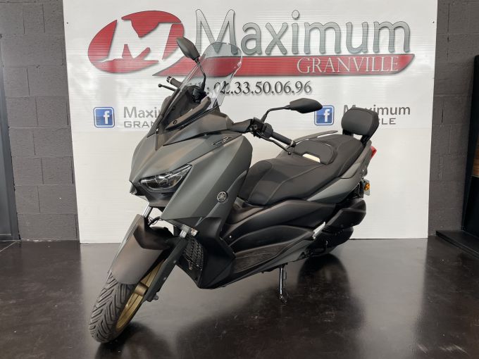 YAMAHA XMAX 300 Tech Max 4