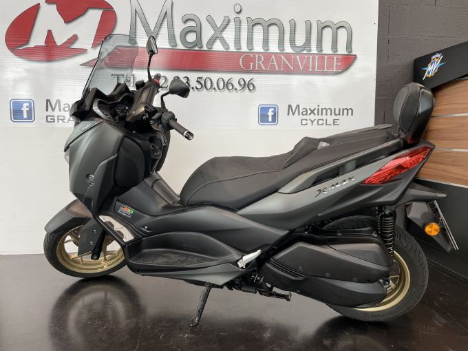 YAMAHA XMAX 300 Tech Max 4