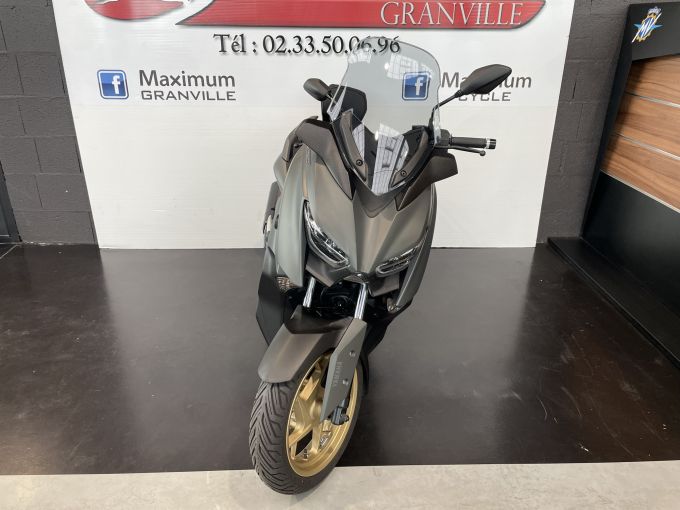 YAMAHA XMAX 300 Tech Max 4