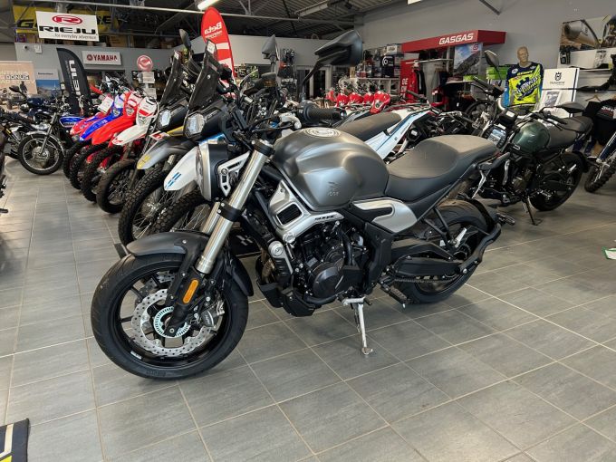 VOGE 500 AC 4