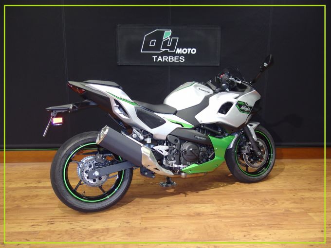 KAWASAKI Ninja 7 Hybrid 4