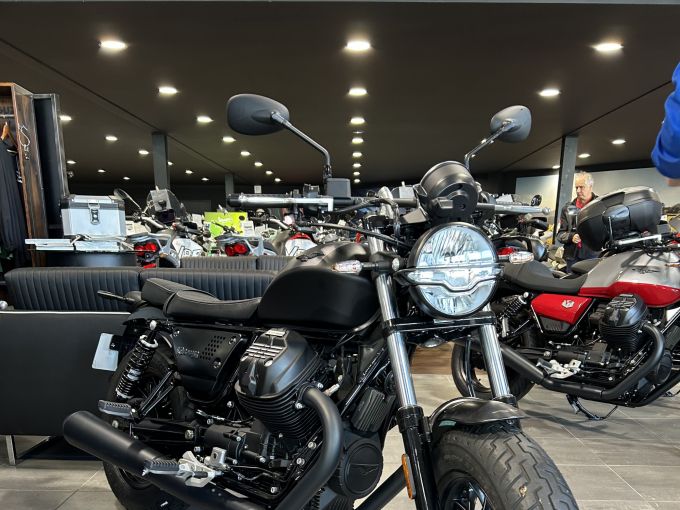 MOTO GUZZI V9 BOBBER 4