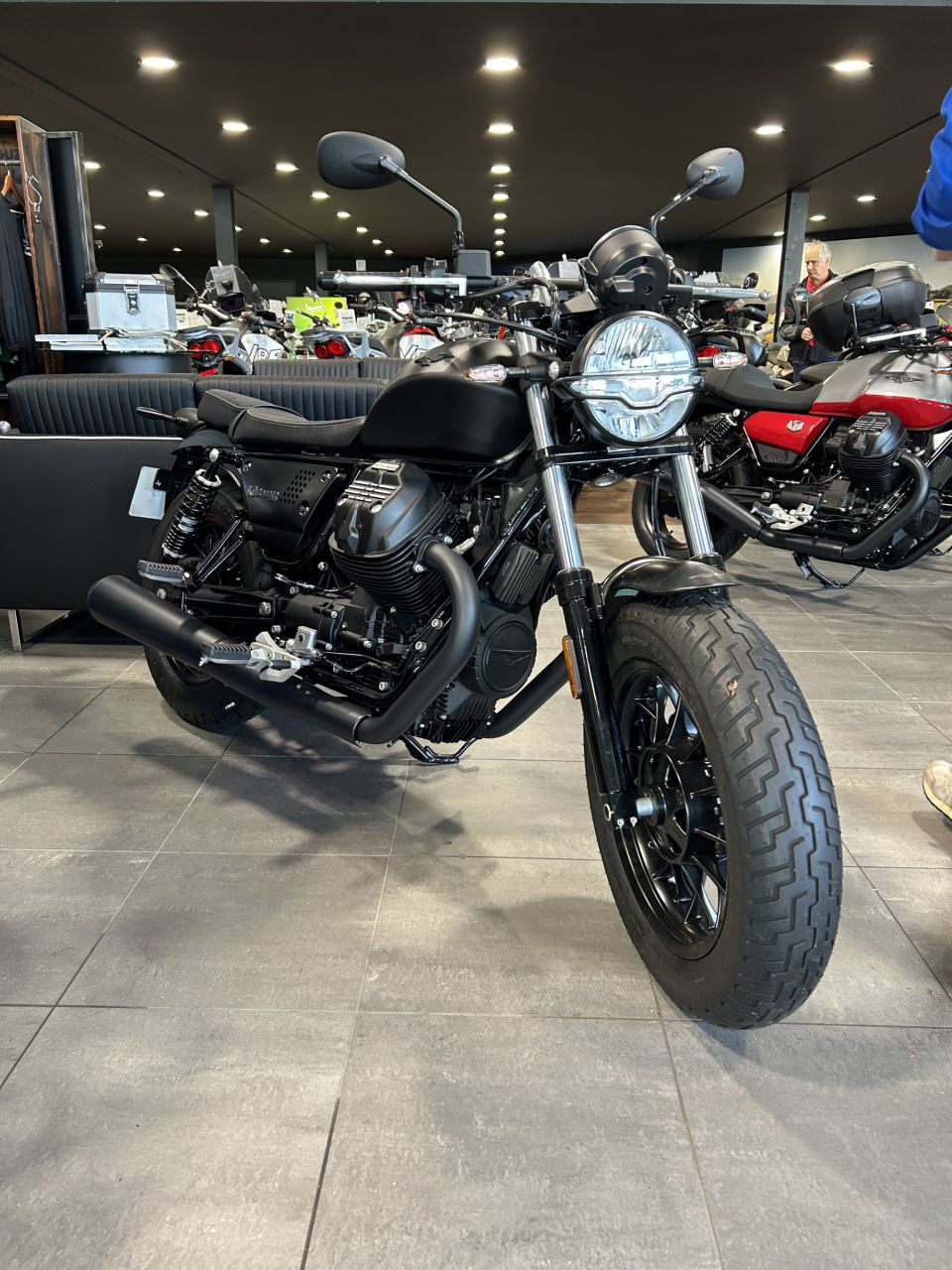 MOTO GUZZI V9 BOBBER 4
