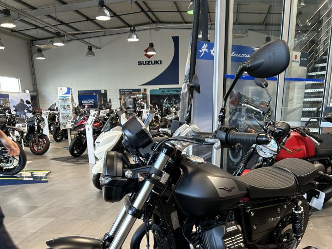 MOTO GUZZI V9 BOBBER 4
