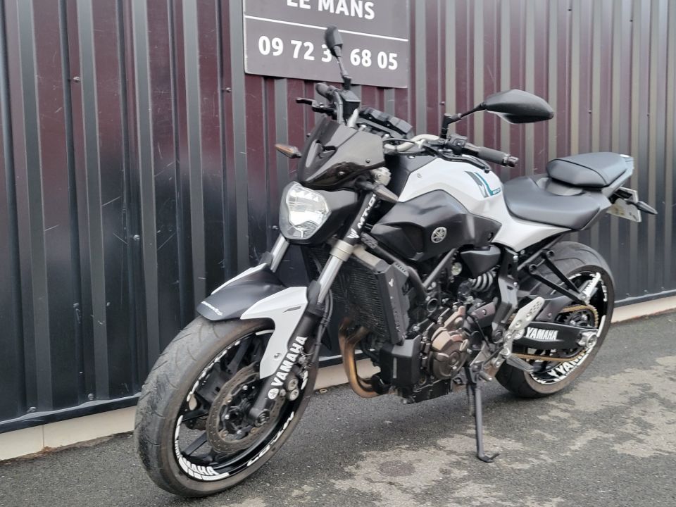 YAMAHA MT-07 (47.5CV) 4