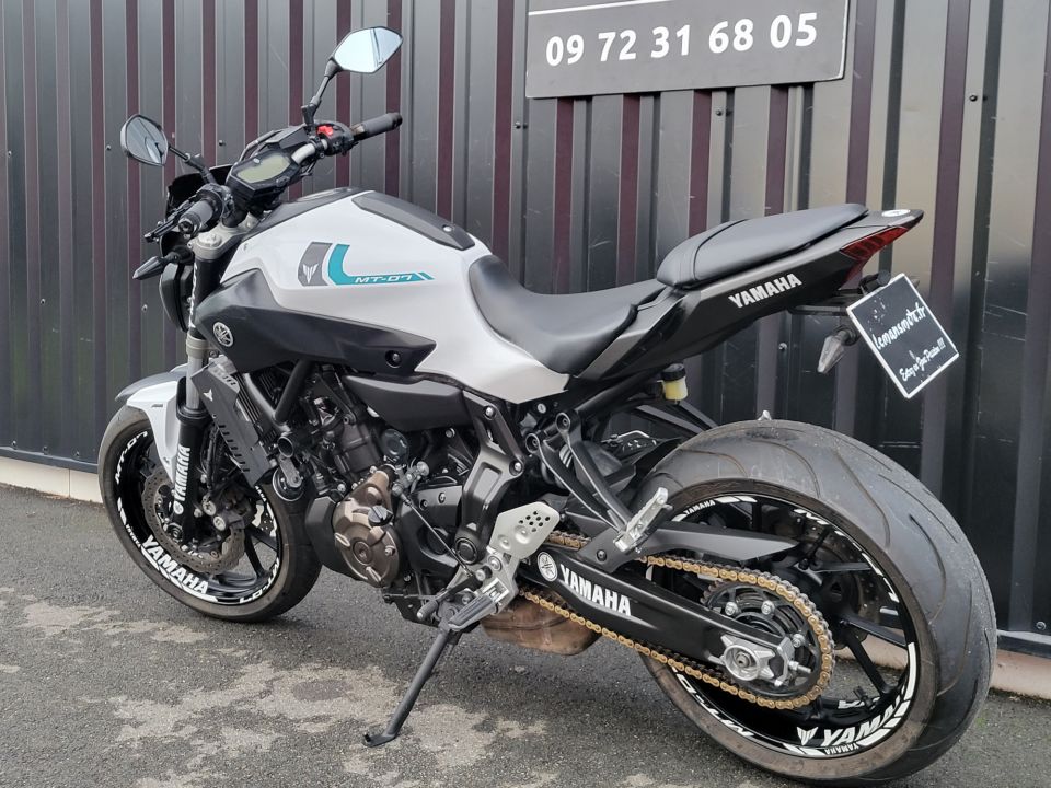 YAMAHA MT-07 (47.5CV) 4