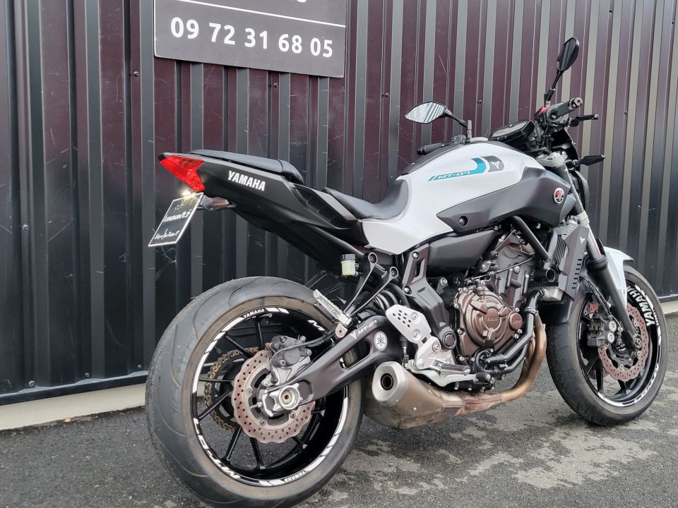 YAMAHA MT-07 (47.5CV) 4