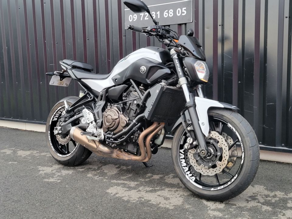 YAMAHA MT-07 (47.5CV) 4
