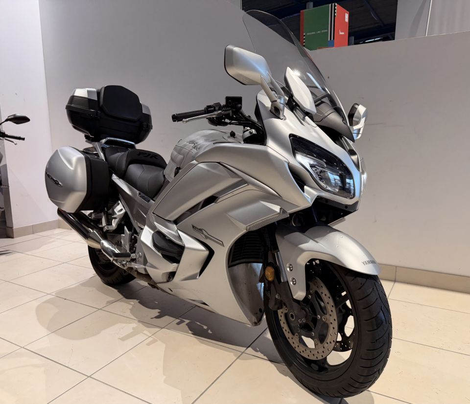 YAMAHA FJR 1300 AE 4