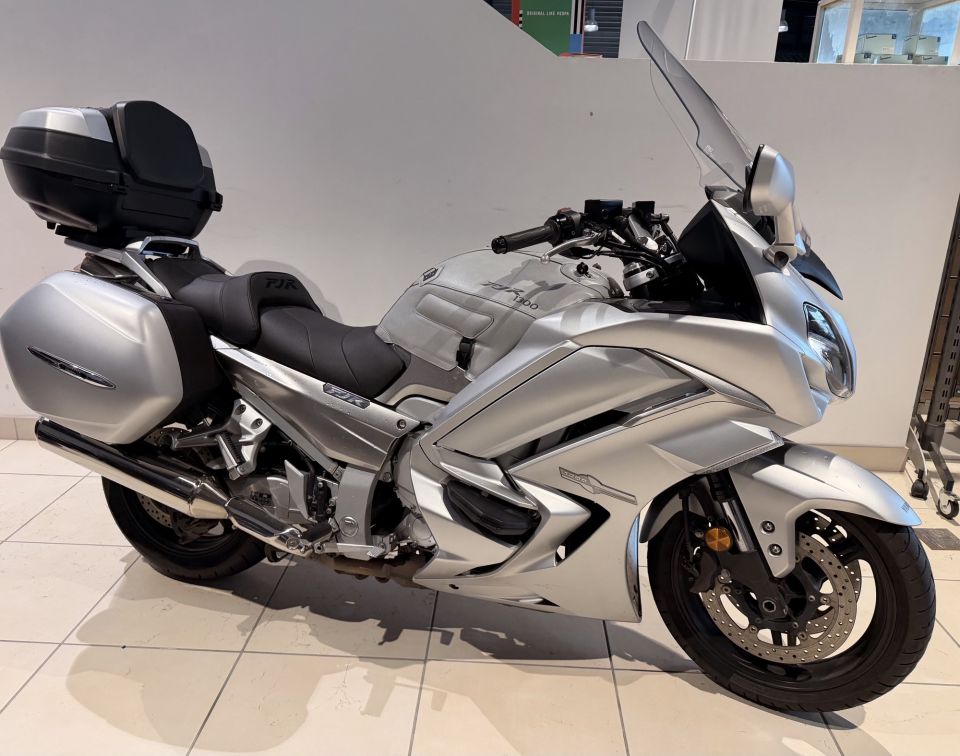 YAMAHA FJR 1300 AE 4