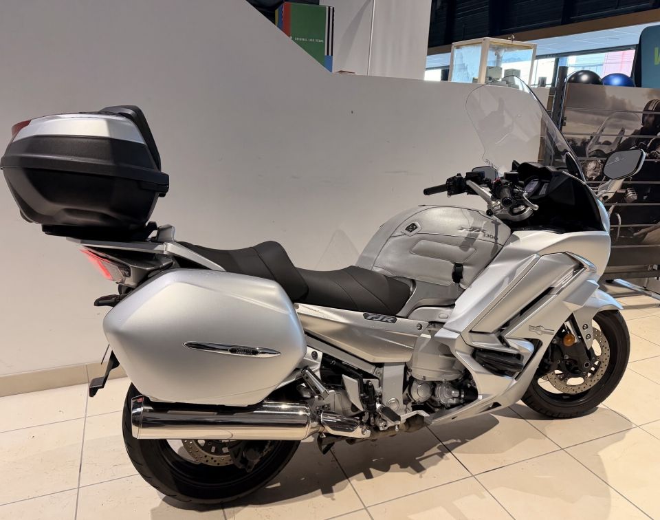 YAMAHA FJR 1300 AE 4