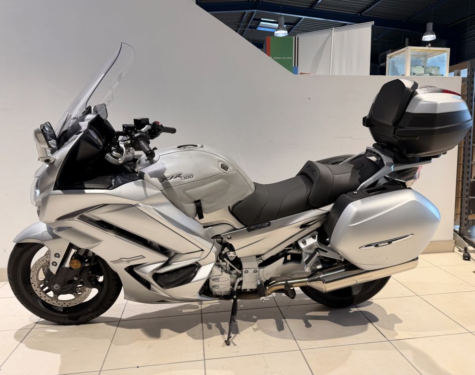 YAMAHA FJR 1300 AE 4