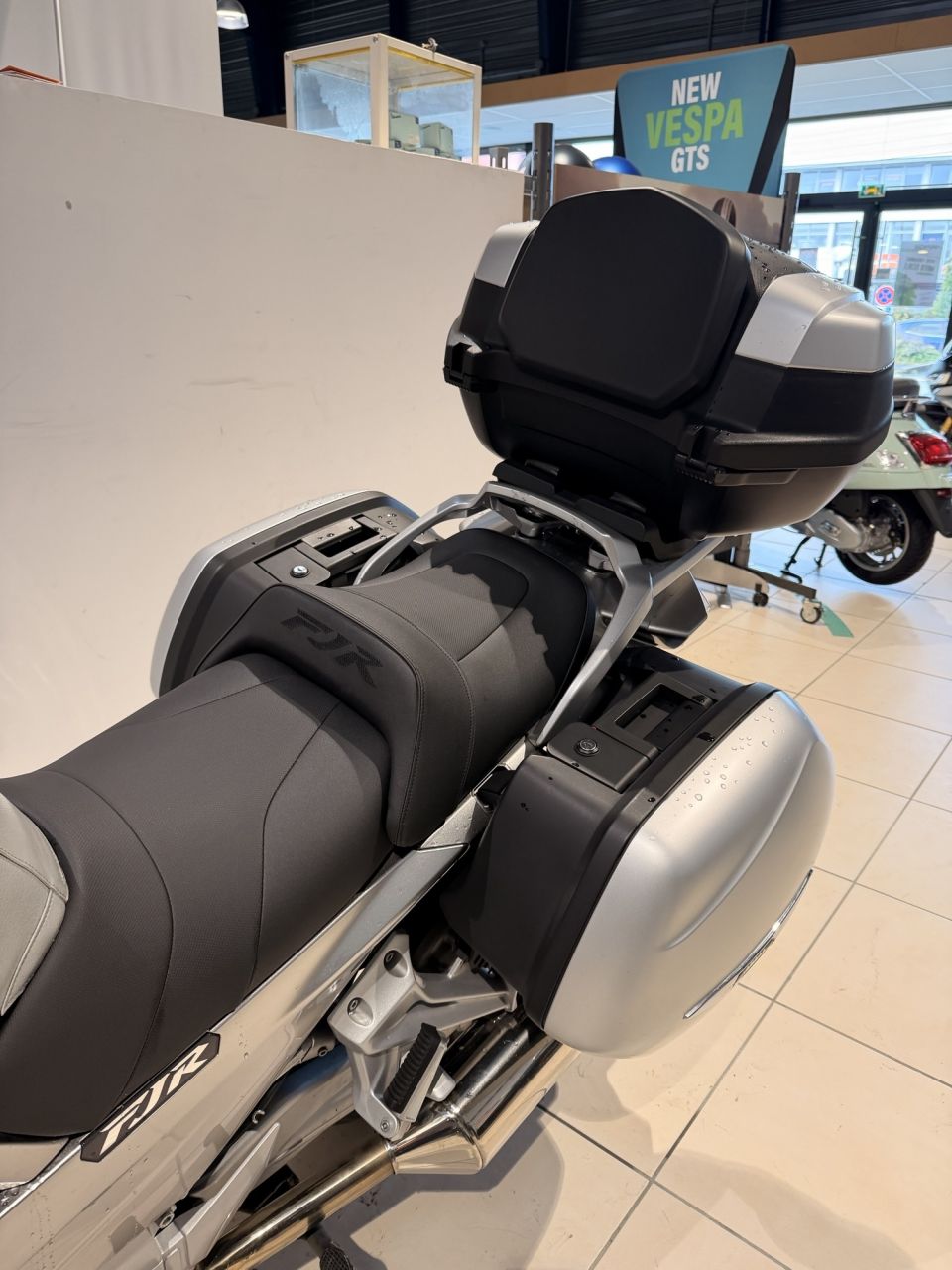 YAMAHA FJR 1300 AE 4