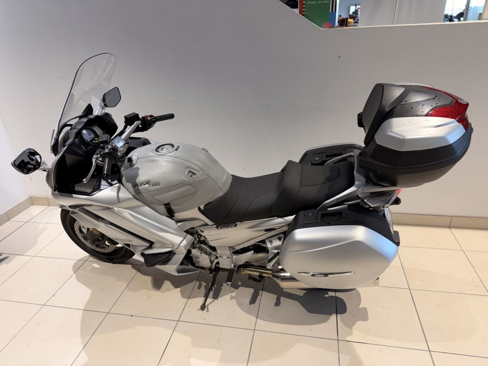 YAMAHA FJR 1300 AE 4