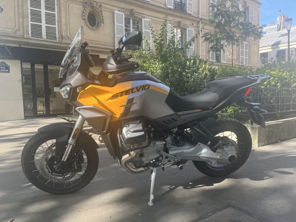 MOTO GUZZI STELVIO 4