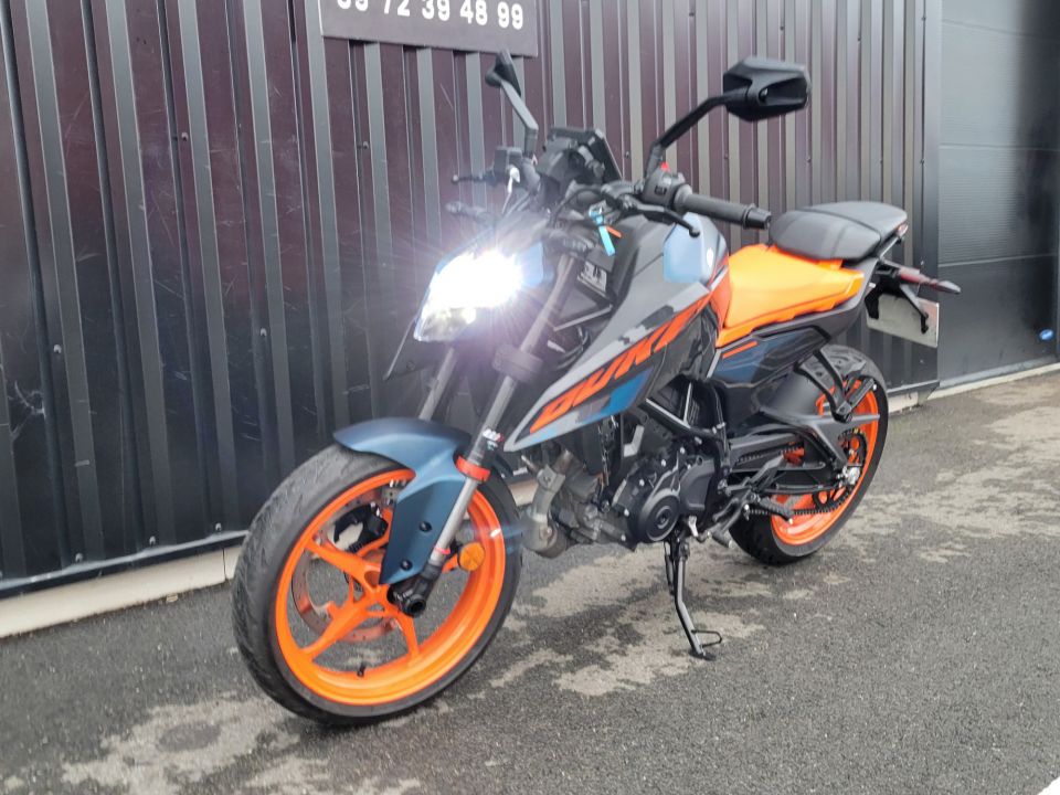KTM 125 DUKE ABS 4