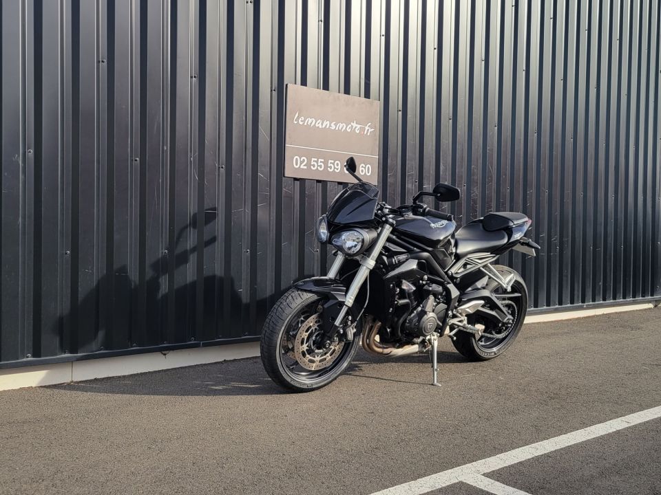 TRIUMPH STREET TRIPLE 660 S 4